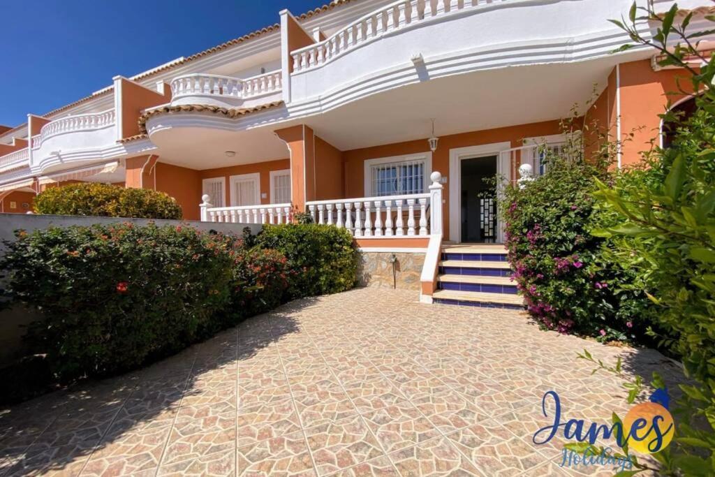 Laguna Townhouse Overlooking Communal Pool Lom01 시우다드 케사다 외부 사진