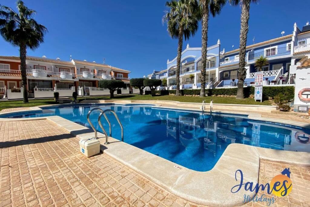 Laguna Townhouse Overlooking Communal Pool Lom01 시우다드 케사다 외부 사진