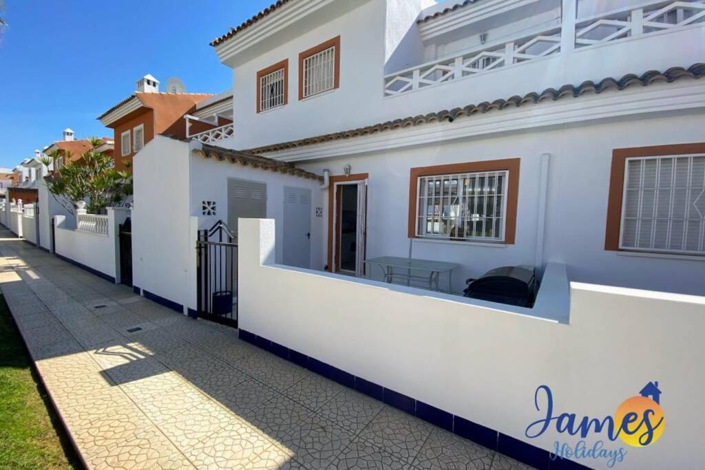 Laguna Townhouse Overlooking Communal Pool Lom01 시우다드 케사다 외부 사진