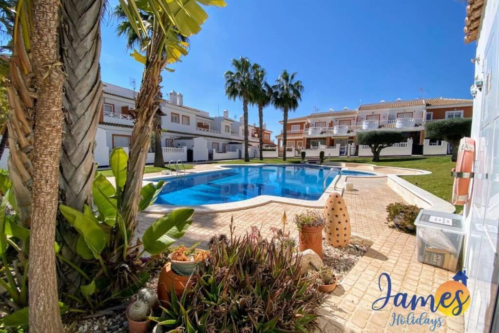 Laguna Townhouse Overlooking Communal Pool Lom01 시우다드 케사다 외부 사진